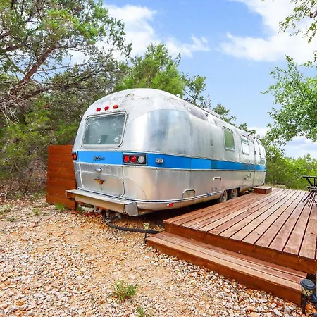 The Driftwoods - Blue Airstream Villa